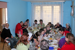 Пасхальный обед в Пущинской благотворительной столовой