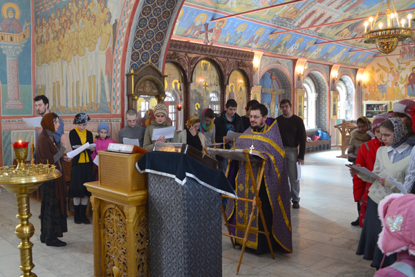 Молебен священномученику Илариону Троицкому в воскресной школе Вертоград